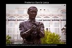 Esttua em bronze de Frederico Garca Lorca, localizada na Plaza Santana em Madrid. Palavras-chave: Lorca. Esttua. Gerao de 28. Literatura.