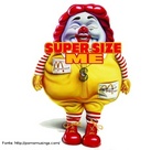 Imagem de um palhao obeso que lembra a personagem garoto-propaganda de uma grande rede de fast-food. L-se tambm a expresso "Super size me", nome do documentrio que liga essas empresas ao problema da obesidade dos cidados estadunidenses. Palavras-chave: documentrio, supersize me, palhao, dieta, alimentao, fast-food, sade.  