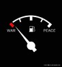 Imagem sugerindo a relação entre a produção e o consumo de gasolina, e a existência das guerras.  Palavras-chave: gasolina, combustíveis fósseis, petróleo, guerra, conflitos, relação, economia, mundo, países.