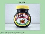 Foto de um frasco de Marmite (alimento muito consumido em alguns pases, que serve para intensificar sabores).  Palavras-chave: Frasco. Marmite. Alimento. Sabor. Culinria. Rtulo.