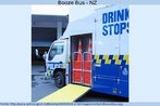 Foto de um booze bus (nibus pblico usado para levar motoristas bbados para casa), da Nova Zelndia.  Palavras-chave: Carro. Transporte. Alcoolismo. Embriaguez. Acidente. Trnsito. Preveno.