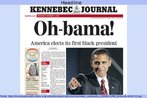 Foto da manchete do jornal Kennebec Journal, anunciando a vitria de Barack Obama como primeiro presidente negro dos Estados Unidos.  Palavras-chave: Trocadilho. Manchete. Jornal. Papel. Eleies. Poltica.