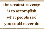 Nesta imagem, l-se a frase: "A melhor vingana  alcanar aquilo que diziam que voc no seria capaz de fazer". Palavras-chave: Reao. Reflexo. Superlativo. Vingana. Pontuao.