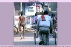 Reproduo de pea do fotgrafo Christopher Martin mostrando dois cidados indianos - um esqueltico e um obeso - seguindo na mesma direo na rua. Palavras-chave: Fome. Misria. Diferenas. Castas. Sociedade.  