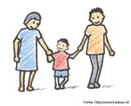 Desenho de um casal, de mãos dadas a uma criança.  Palavras-chave: casal, criança, modelo, família, sociedade.
