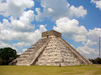 Foto de uma pirmide em Chichen Itz, cidade arqueolgica maia localizada no estado mexicano de Iucat.  Palavras-chave: Foto de uma pirmide em Chichen Itz, cidade arqueolgica maia localizada no estado mexicano de Iucat.o.