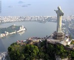 Foto do Cristo Redentor, esttua de Jesus Cristo erigida no Rio de Janeiro e inaugurada em 1931, smbolo no s da cidade do Rio, mas tambm da beleza do Brasil.  Palavras-chave: turismo, descrio, interculturalidade, monumentos, cidades, esttua, Cristo, Redentor, Rio de Janeiro, Brasil. 