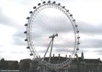 Foto do London Eye, uma das maiores rodas gigantes / torres de observação do mundo, localizada em Londres.  Palavras-chave: pontos turísticos, Inglaterra, viagem, cidade.