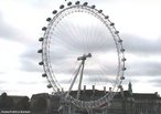 Foto do London Eye, uma das maiores rodas gigantes / torres de observao do mundo, localizada em Londres.  Palavras-chave: pontos tursticos, Inglaterra, viagem, cidade.