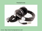 Foto de um fone de ouvido acompanhado de cabo para inserção em aparelho de som. Palavras-chave: Música. Headfone. Fone de ouvido. Aparelho. Gosto. Hobby.
