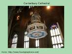 Imagem de um candelabro no interior da catedral da Canturia (Canterbury), Inglaterra. Palavras-chave: Candelabro. Canturia. Catedral. Igreja. Vitrais, Literatura. Medieval. Contos. Chaucer. Gneros textuais, 