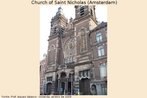 Foto da fachada da igreja católica de Saint Nicholas, no centro de Amsterdã, construída no século XIX. Palavras-chave: Edifício. Turismo. Europa. Holanda. Torre. Religião.