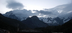 Vista da Itália do Mont Blanc, mais alta montanha dos Alpes, ao pé dos quais Mary Shelley, reclusa numa temporada sem luz, escreveu Frankenstein: or the Modern Prometheus.<br> <br> Palavras-chave: Literatura. Composição. Ambientação. Descrição. Língua inglesa. Terror.<br>