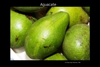 Imagem de abacates verdes, fruta do abacateiro, rvore originria do Mxico, que alcana entre oito e dez metros de altura. Palavras-chave: Aguacate. Abacate. Fruta. Campo semntico. Alimentao. Comida.