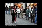 Foto de um casal argentino, danando tango na rua, em Buenos Aires. Palavras-chave: Tango. Argentino. Cultura. Argentina. Baile. Dana. Casal. Calle. Buenos Aires.