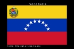 A Bandeira da Venezuela é constituída por três listas horizontais de tamanho idêntico, com as cores amarela, azul e vermelha. O amarelo simboliza as riquezas do território venezuelano, o azul o mar que separa a Venezuela da Espanha e o vermelho o sangue derramado pelos que lutaram pela independência. Na lista azul figuraram ao centro sete estrelas em arco que representam as sete províncias que assinaram o Acto de Independência (Acta de la Independencia) a 5 de Julho de 1811 (Caracas, Cumaná, Barcelona, Barinas, Margarita, Mérida e Trujillo). Em Março de 2006 o governo da Venezuela decretou a adição de mais uma estrela na lista azul. Fonte: http://pt.wikipedia.org Palavras-chave: Texto não verbal. Símbolos. Cores. Significado. Interdiscurso. Ideologia. Patriotismo. Bandeira.