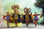 Imagem do carnaval em Oruro, na Colmbia. Palavras-chave: Disfarce. Fantasia. Carnaval. Madrid. Palhao.
